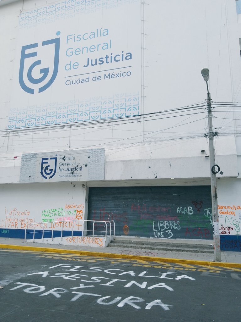 RadioZapote's tweet photo. Desde muchas trincheras gritamos que queremos
¡JUSTICIA A LAS PRESAS POLÍTICAS!
¡JUSTICIA A LOS PRESOS POLÍTICOS!
- Fotos de la protesta en la FGJCDMX por la liberación de Karla y Magda
#libreslas3 https://t.co/omBiVwWBBS
