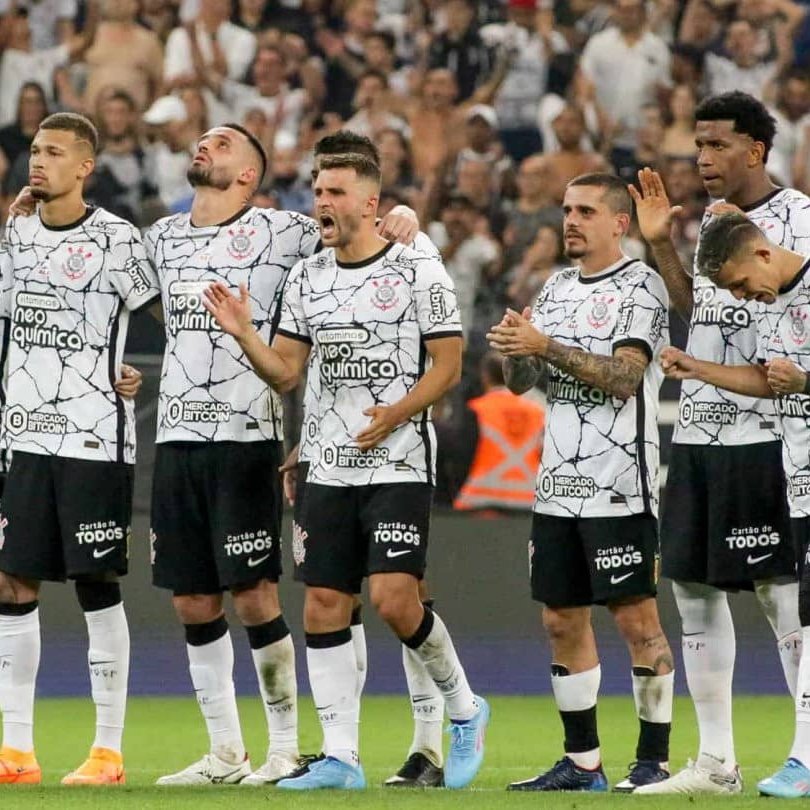 NOCHE DE #CopaLibertadores 🤩

#GloriaEterna 

⏰ 21:30
📺 Fox Sports

🇦🇷 1.80 #Boca (0) x 3.30 x #Corinthians (0) 4.80 🇧🇷

➡️ <a href="/BocaJrsOficial/">Boca Juniors</a> clasifica 1.50 
➡️ <a href="/Corinthians/">Corinthians</a> clasifica 2.40

Link para apostar:
online.codere.bet.ar/promoRedirect?…