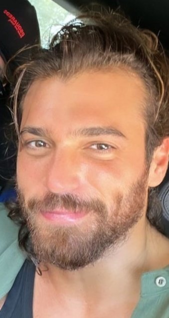 Serenna_Brisa's tweet photo. Boa noite especial para quem admira esse homem #habilidoso
Que o manjericão cresça muito nessa horta!
#clubedobeijo
#CanYaman https://t.co/arE6185y6S