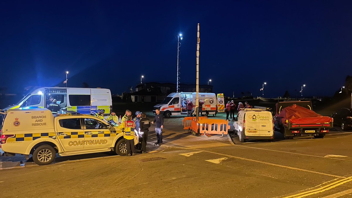High risk missing person Teignmouth ongoing. Thank you volunteers for coming out in the middle of the night <a href="/Dartmoor_SRTA/">Dartmoor Rescue</a> <a href="/HMCoastguard/">HM Coastguard</a> <a href="/Teignmouth_RNLI/">Teignmouth_RNLI</a>