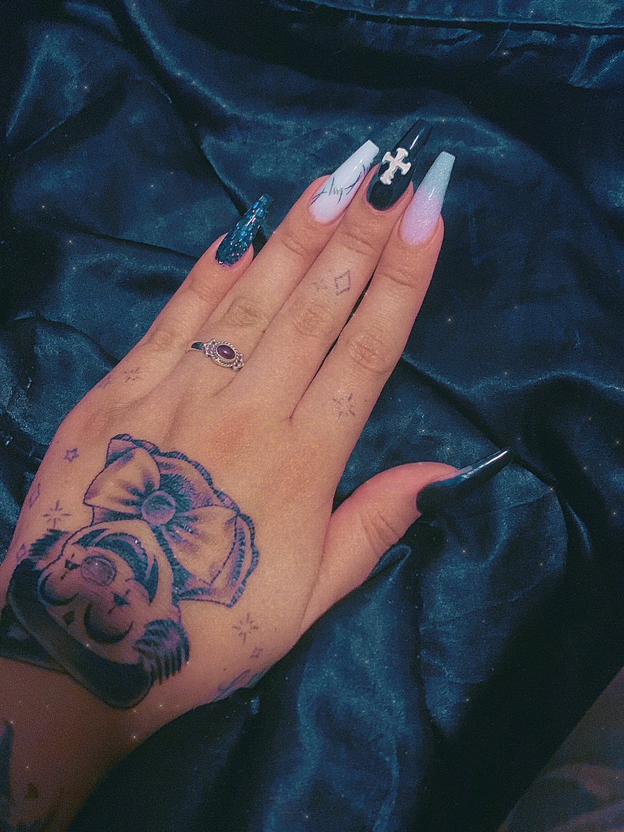 New set and cute tatt hehe 🖤 
Nails by <a href="/shutuplaurie/">laurie</a>