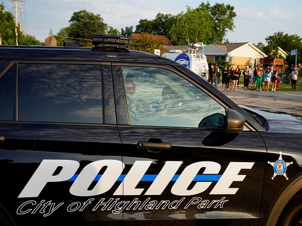 ani_digital's tweet photo. US: Suspect in July 4 parade mass shooting near Chicago detained 

Read @ANI Story | https://t.co/n0vPWrfZwD
#IllinoisShooting #GunViolenceinUS #July4parade #Chicago https://t.co/EqSOIiqvfi