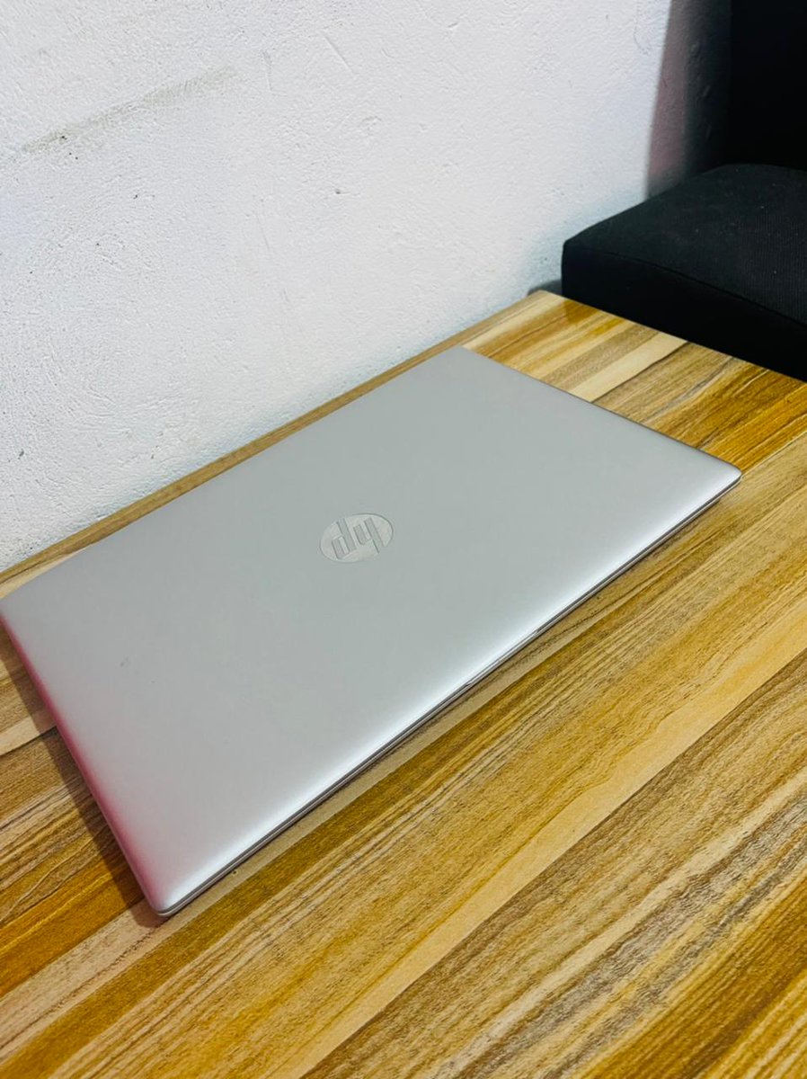 Família Do twitter Peço Retweet 
Estou a vender meu Laptop 1 mês de uso 
Probook 450 G5
8 Ram
Core i5 8th
500GB 
18mil