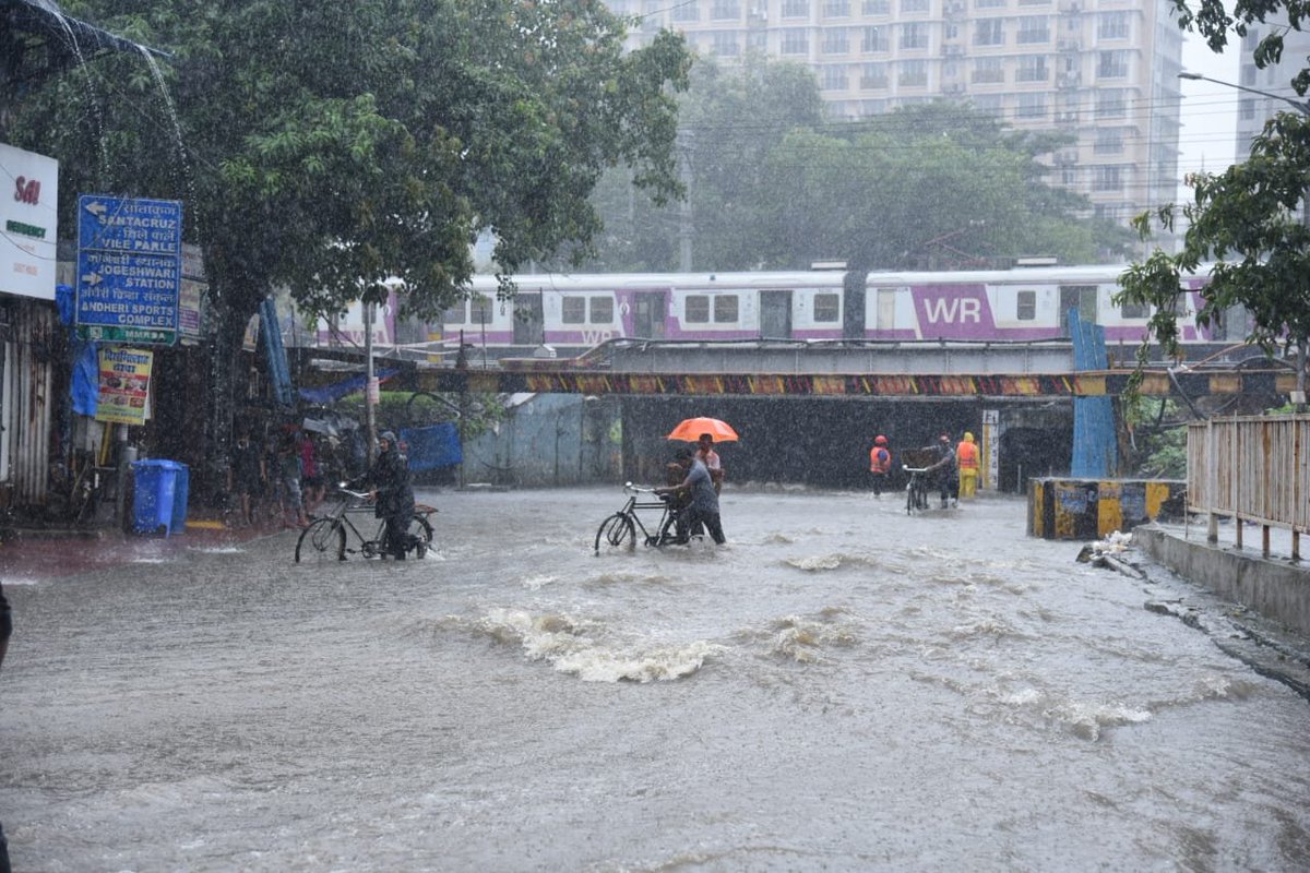 htTweets's tweet photo. People walk on waterlogged street near Andheri Subway at Andheri in Mumbai. 

(Photos: Vijay Bate/ HT Photos)

Track updates: https://t.co/LJJ1lbUouj
#MumbaiRains https://t.co/CSQkqOzWul