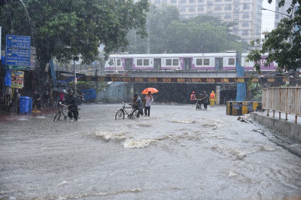 htTweets's tweet photo. People walk on waterlogged street near Andheri Subway at Andheri in Mumbai. 

(Photos: Vijay Bate/ HT Photos)

Track updates: https://t.co/LJJ1lbUouj
#MumbaiRains https://t.co/CSQkqOzWul