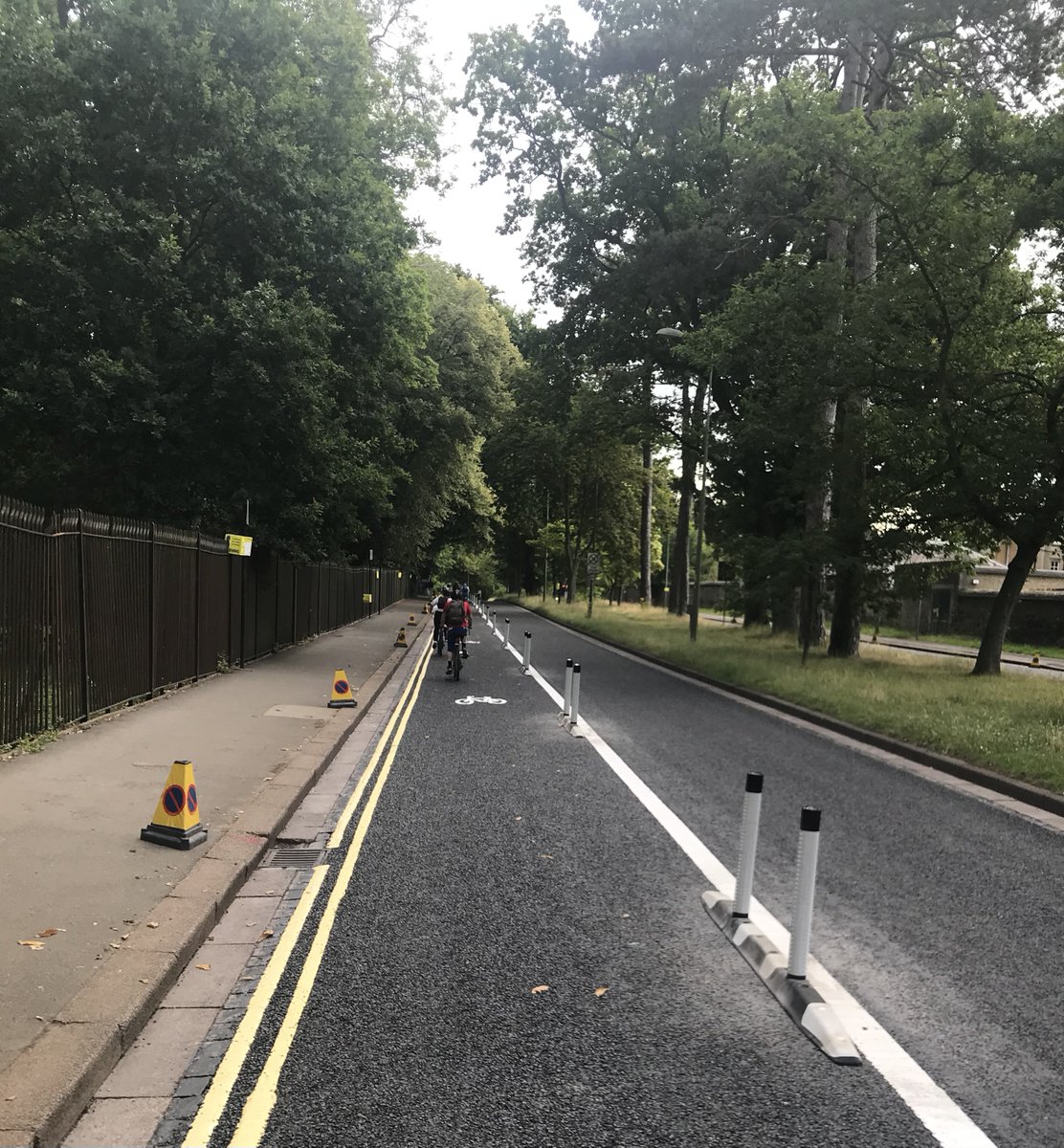 What a difference a protected #cyclepath makes - we love our #wands! Now everyone can #cycle safely #WarnefordLane #EastOxford #activetravel