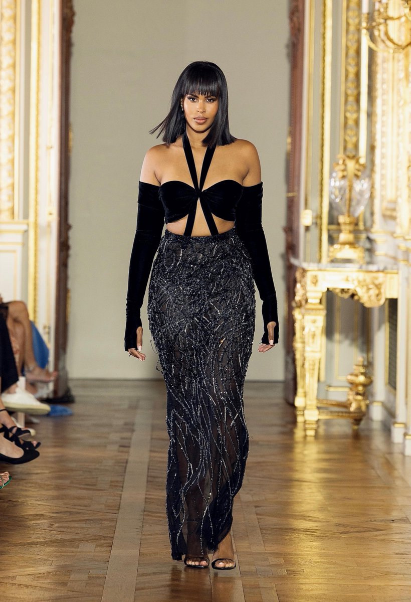 TONYWARDCOUTURE's tweet photo. We're back on the runway with the one & only @Sabrinadhowre opening the #Couture Fashion Show for #FlowingLines
#TonyWardCouture #SabrinaElba #ParisFashionWeek #PFW https://t.co/HGJBawJIa9