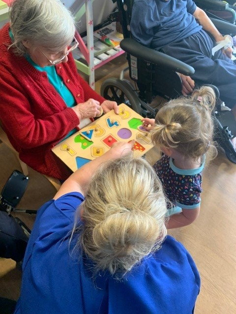 Earlier this week, Larkrise Care Centre, Banbury hosted children at the local St Mary’s play group. Residents and children loved the visit and they sang songs and completed puzzles together. #CareHomeOpenWeek