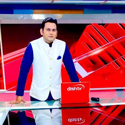 #ISupportRohitRanjan

We should be stand for fearless journalist Rohit Ranjan <a href="/ZeeNews/">Zee News</a> everyone should support him great anchor