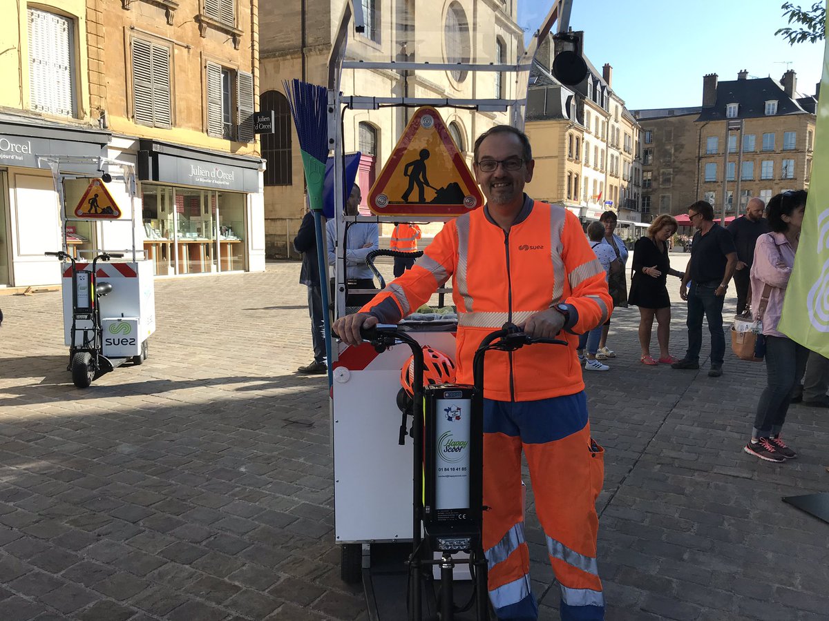 La ville de Sedan via son prestataire <a href="/suez/">SUEZ</a> se dote de deux trottinettes électriques destinées au nettoyage manuel des grands axes et de certains quartiers <a href="/villedesedan/">Ville de Sedan</a> <a href="/RADIO8ARDENNES/">RADIO8</a> <a href="/colloc08/">Nelly GAROT 💉💉💉</a> <a href="/faridbessadi/">Bessadi Farid</a> @Maxime_Villa