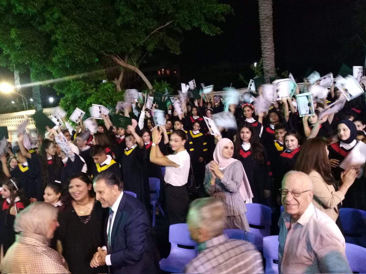 NahouliRana's tweet photo. في معهد المقاصد توّجتم بتاج العلم والأدب عاندتم التّعب وصاحبتم الإصرار ، ونلتم الحبّ والتّقدير، عزمتم  لتحقّقوا بالتّخرّج  أمانيكم فرفعتم راية مدرستكم عاليًا في سماء المجتمع التّربوي.
شكرًا متعلّمينا وهنيئًا لكم  هذا التّخرّج الذي يليق بكم❤️
@MakAishaSchool https://t.co/YLsncaHYlh