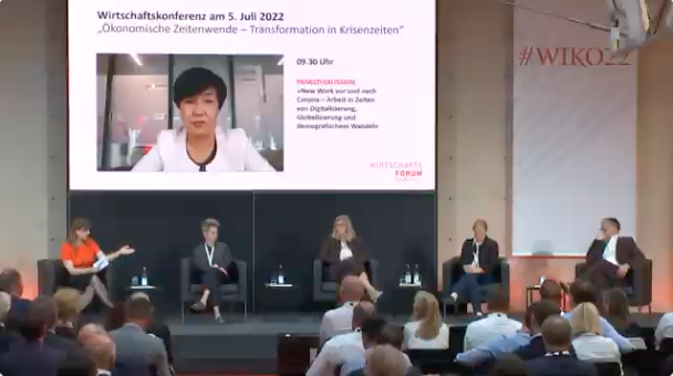 "Präsenzpflicht hat ihren Sinn verloren. Arbeitnehmer*innen sind nicht mehr bereit, dem allgemeinen, verpflichtenden Aufruf ins Büro zu folgen." #WIKO22 Panel zu #NewWork ist sich einig: Unternehmen stehen vor vielen Herausforderungen, aber 'back to normal' ist keine Lösung.