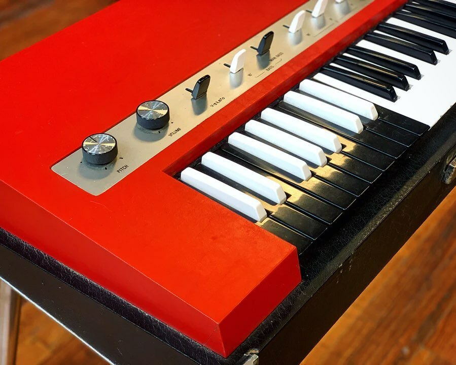 foundsound_'s tweet photo. YC serious? 🤡
One of the FOUR gorgeous 60s Yamaha Combo Organs we’ve got in at the moment. Oh by the way.. this one is the same model they used in The Wiggles! 🥵
#yamaha #comboorgan
#yc10 #toottootchuggachuggabigredkeyboard
#🔎🔈 https://t.co/gfxEtKSnBg https://t.co/SPT7l1JN4o