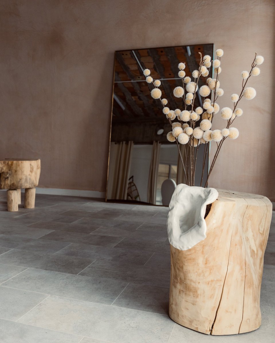 SilverSpaceST's tweet image. 📢 Our Lifestyle studio is official open as of today. We can’t wait to welcome you all and we can’t wait to see the work you will do here. 

Please book  via 

Website : silverspacestudios.com
Email : Hello@silverspacestudios.com 
Instagram : silverspacestudios