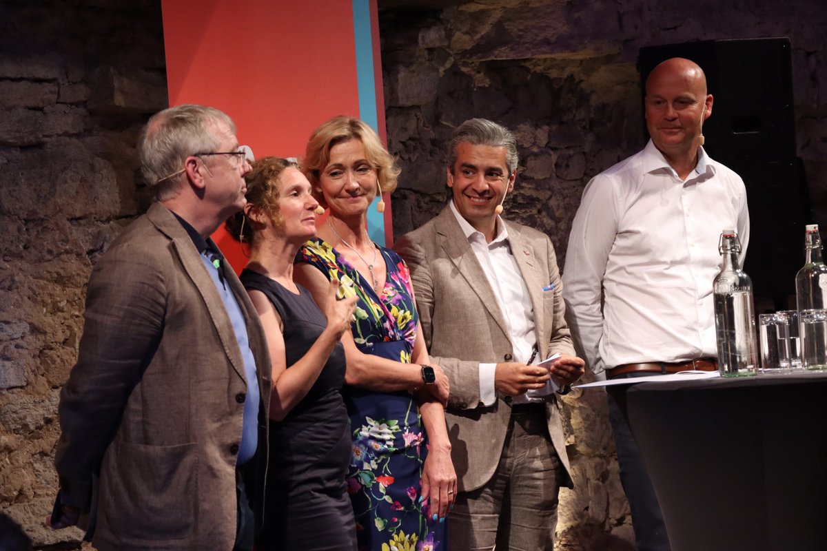 Energiforetagen (@energiforetagen) on Twitter photo ”De viktigaste lösningarna är att öka överföringskapaciteten mellan norr och syd och öka elproduktionen i syd. Främst med hjälp av vindkraft.”
Energiminister Farmanbar om sina främsta lösningar på energisystemets utmaningar på <a href="/EON_Nordic/">E.ON Sverige</a>s seminarium på vår #arenaenergi ”De viktigaste lösningarna är att öka överföringskapaciteten mellan norr och syd och öka elproduktionen i syd. Främst med hjälp av vindkraft.”
Energiminister Farmanbar om sina främsta lösningar på energisystemets utmaningar på <a href="/EON_Nordic/">E.ON Sverige</a>s seminarium på vår #arenaenergi
