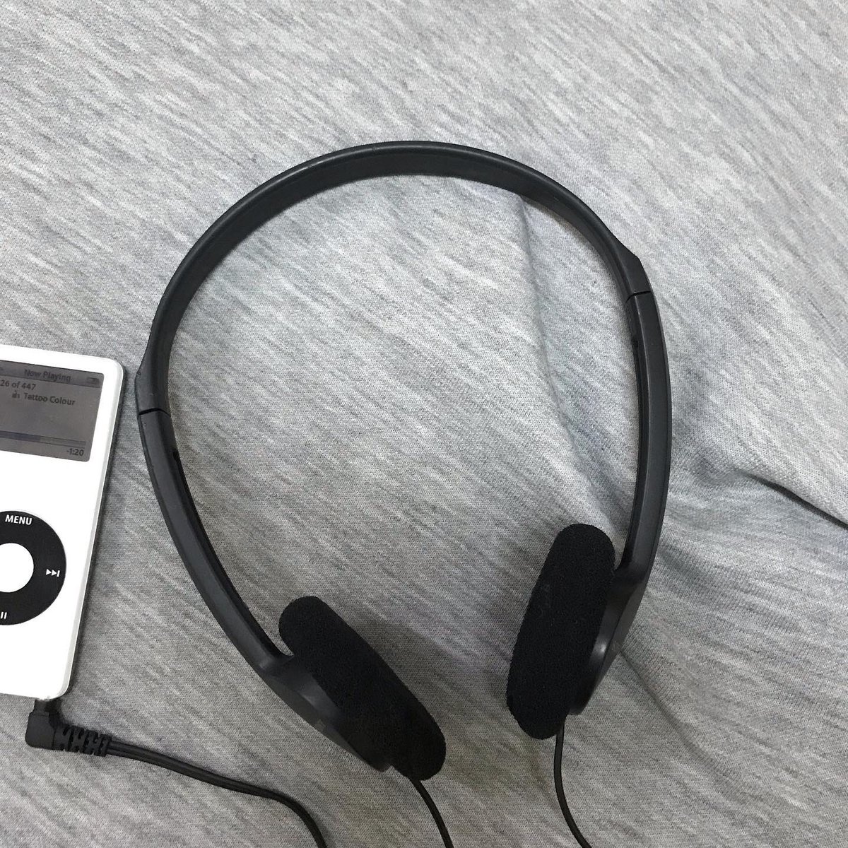 helloyoyeahh's tweet photo. 🎧หูฟังวินเทจ SONY MDR 110
☆390b.-(รวมส่ง)
สภาพดี มีรอยนิดหน่อย
ฟองน้ำยังสวย
ใช้งานได้ปกติ
สายนิ่มๆ ใช้ยาวๆเลย
เสียงออกหูฟัง2ข้าง
แจ็ค3.5mm เสียบมือถือ/ไอพอด/คอมพิวเตอร์ ได้
#หูฟังsony #หูฟังวินเทจ #หูฟังsonyรุ่นmdr #sonymdr #sonymdr110 https://t.co/ZwYJQu939n