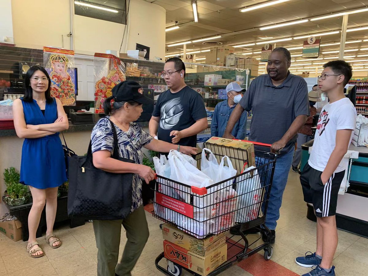 KD4GTS's tweet photo. All I planned only to walk in only to get wasabi peas... SMH https://t.co/8TtXwhacBO