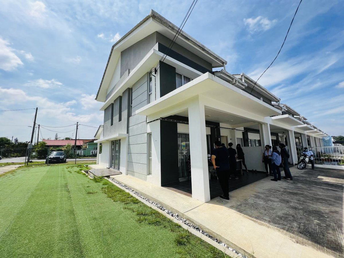 farhahdean's tweet photo. Okay so harini I nak ajar step by step kira kelayakan beli rumah! Berapa harga rumah yang you mampu untuk beli 🧮

Boleh standby calculator.
Save thread ni siap siap kalau taknak kira sekarang 📝 https://t.co/teHH80vEki