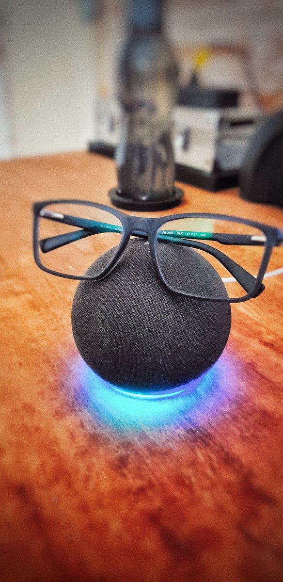 Coloquei meus óculos na <a href="/AlexaBR/">Alexa</a> e agora parece que ela vai me dar aula de calculo.