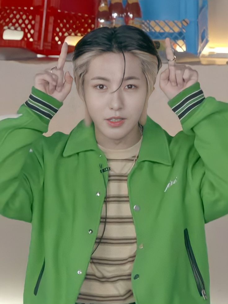 renjunbase's tweet photo. Chin kangen Renjun! Two tone era ga sih? https://t.co/TJtM85aw8d