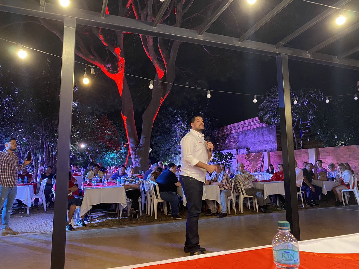 Me siento emocionado de recibir el cariño de la juventud, la cual marcará presencia en las próximas elecciones, agradecido con Wilson Castro , líder juvenil y próximo presidente de la seccional 24 por acompañar este proyecto rumbo a la Cámara Baja 
<a href="/MaritoAbdo/">Marito Abdo</a> <a href="/HVelazquezPy/">Hugo Velázquez</a>