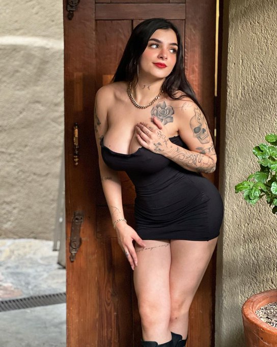 Me gustaron las dos y a ti? 😍🖤 https://t.co/nN1OkXmH25