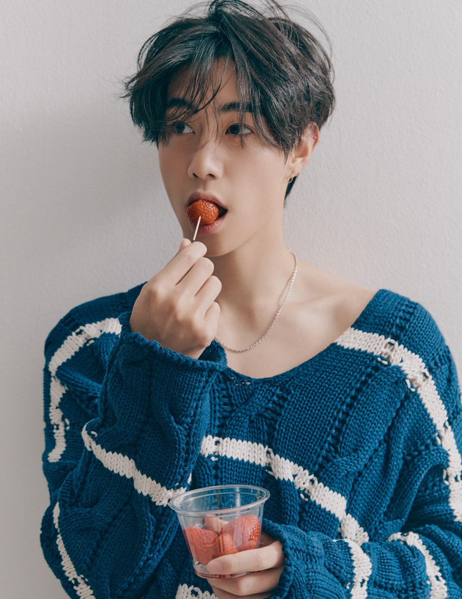 marktiyen's tweet photo. Sometimes I lost my confidence after turning 28 but after got endless love and support from my beloved one, so here I am. Shows off my invincible side on another pieces of B-Cuts for Harper’s Bazaar May 2022. https://t.co/rVuSBMdxBa