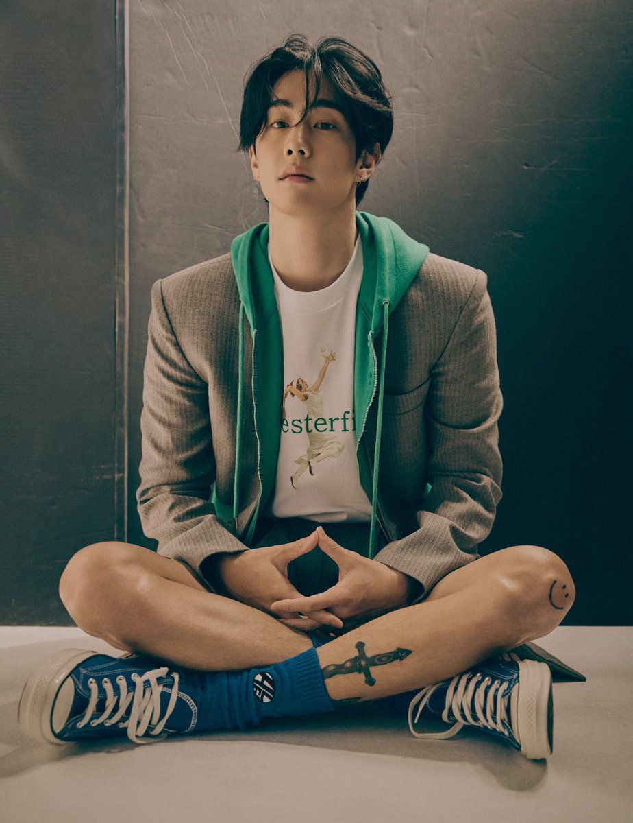 marktiyen's tweet photo. Sometimes I lost my confidence after turning 28 but after got endless love and support from my beloved one, so here I am. Shows off my invincible side on another pieces of B-Cuts for Harper’s Bazaar May 2022. https://t.co/rVuSBMdxBa