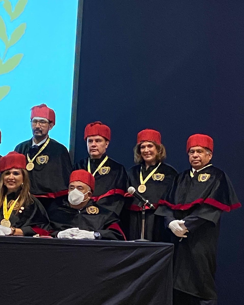 Loreynagomez's tweet photo. Honrada y agradecida al Claustro de Doctores Honoris Causa por otorgarme el título de Doctora Honoris Causa. https://t.co/O9xDuWF3ER