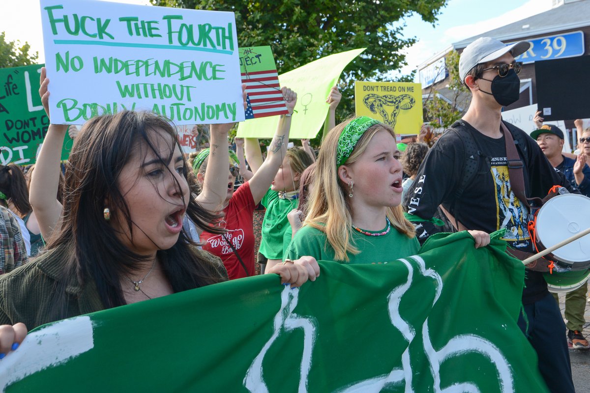 ProtestPix's tweet image. About 500 march in #RiseUp4AbortionRights protest in San Francisco on July 4. When women are not free, no one is free.