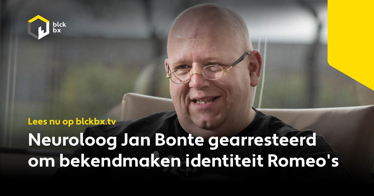 blckbxnews's tweet photo. Maandagavond is neuroloog dr. Jan Bonte opgepakt. Hij zou op zijn twitteraccount The Stinging Bumblebee de identiteit van 'Romeo’s' hebben onthuld. Deze agenten in burger zijn omstreden omdat ze worden beticht van het uitlokken van rellen.

➡️ https://t.co/ILQuKFXeE7

#romeos https://t.co/Is5VD00fgs