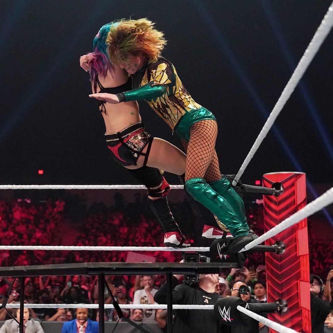 BeckyL_fanarts's tweet photo. #AsukaWWE is not ready for No Holds Barred @BeckyLynchWWE 😈 Welcome back... To the Big Time 🙌🙌🙌🙌🙌🙌🙌🙌🙌🙌🙌🙌

#BeckyLynch #BigTimeBecks #TheGOAT #TheMan #WWERaw https://t.co/kFznh75ukn