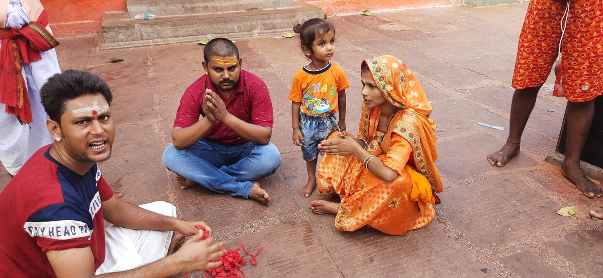 बाबा बैजनाथ और बांसुकीनाथ का छोटी बहन और भांजा भांजीयों सहित दर्शन प्राप्त कर सबकी मंगलकामना की प्रार्थना किया