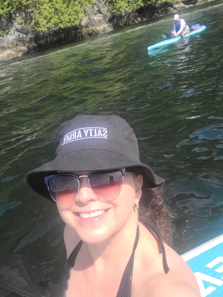 My hubby bought me a new hat.
#saltyarmy
Happy paddling 😅👍