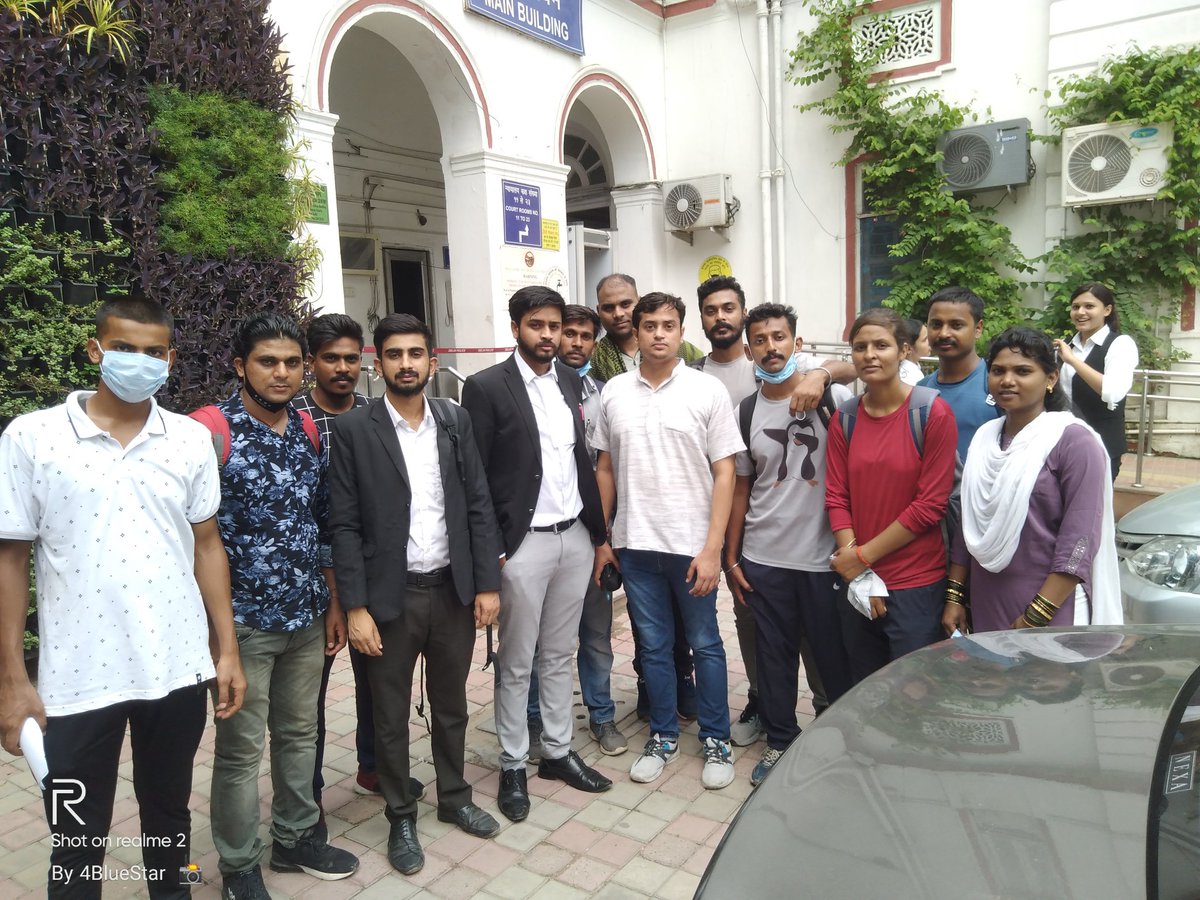 अगस्त 2021,दिल्ली में शांति व अनुशासन से नियुक्ति की मांग रखने पर भी हमारे 8साथियों पर केस किया। <a href="/yuvahallabol/">Yuva Halla Bol</a> टीम ने न सिर्फ़ हमारा केस लड़ा,बल्कि हमें जमानत दिलाने में मदद भी की।हम #SSCGD2018 के युवा तहे दिल से शुक्रिया करते हैं।
मुख्यतः <a href="/rishav_ranjan18/">Rishav Ranjan</a> ,<a href="/RajatYadav_/">Rajat Yadav</a> भैया 🙏