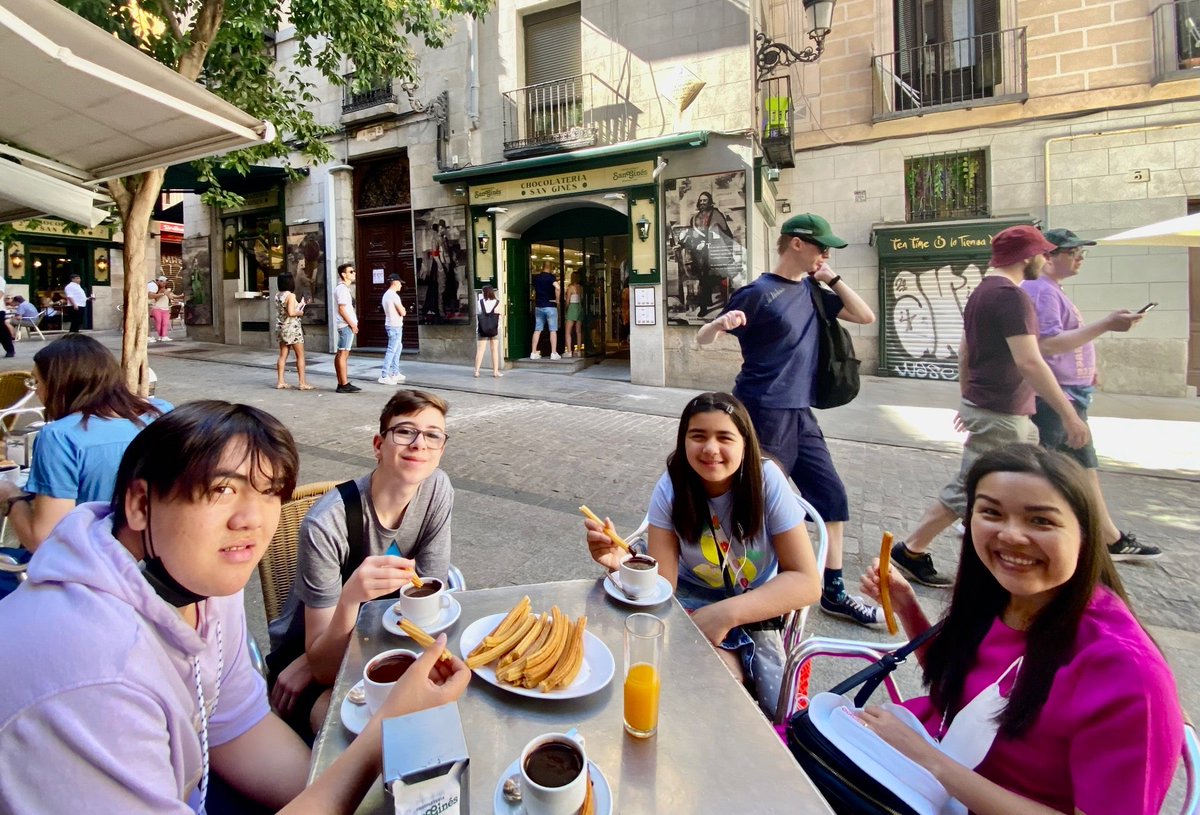 I'm at Chocolatería San Ginés - <a href="/chocosangines/">Choco San Ginés</a> in Madrid swarmapp.com/c/beBr81liYxJ