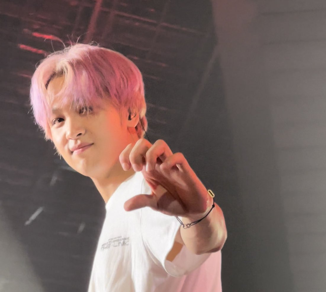 lhcmkI's tweet photo. love haechan's fond smile whenever he looks at fans 🫂 https://t.co/k3rb4kdojp