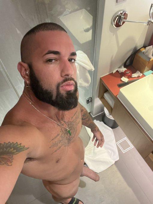 Hi https://t.co/gZ9KR22SnS