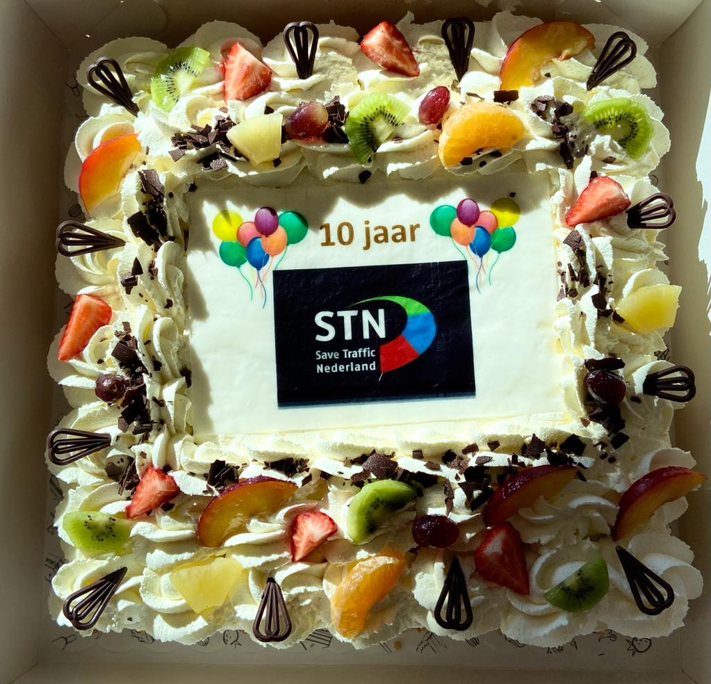 Vandaag vieren wij het 10 jarig jubileum van STN! Reden voor gebak! 
#jubileum #10jaar #opnaardevolgende10