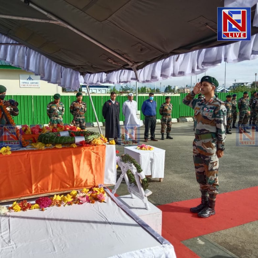 NELiveTV's tweet photo. #Northeastlive | A wreath laying ceremony was held on Tuesday at Imphal airport paying tributes to one JCO and Soldier of 107 Territorial Army who died in the unfortunate Tupul massive landslide.
#tupul #noneylandslide #manipur #northeastlive #northeast https://t.co/ahHs4a7Ljq
