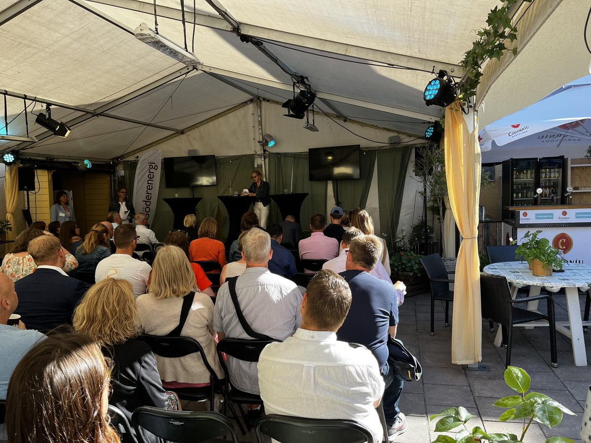 Avfall är en resurs, men med utmaningar. Tungmetaller och kemikalier är en. För lite återanvänds eller återvinns. <a href="/KarinMedin/">karin medin</a> inleder <a href="/Soderenergi/">Soderenergi</a> seminarium om hur vi bättre hanterar verksamhetsavfallet. #cirkulärt