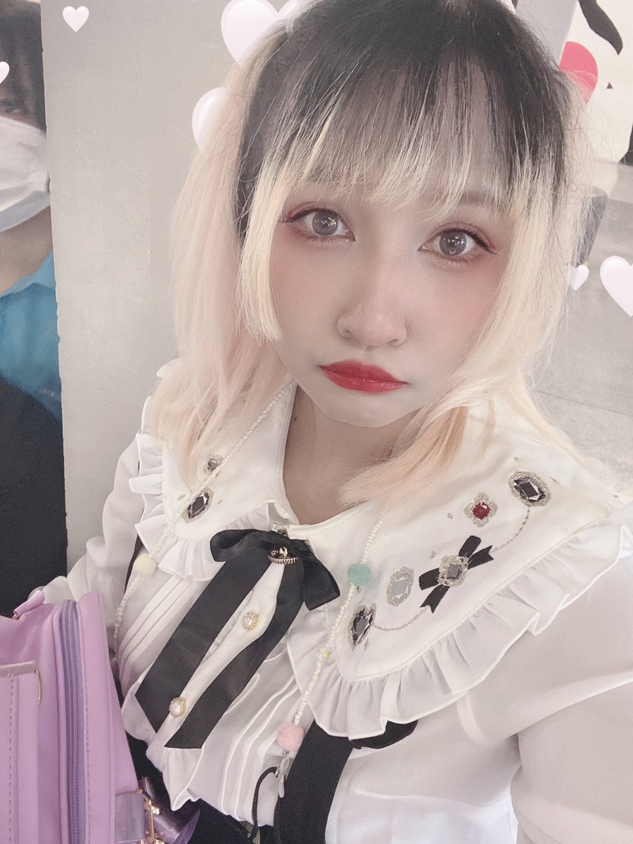 Lydemoon_p's tweet photo. ล่าสุดที่ไปดูจูจุสึมา🖤🥺 https://t.co/2VBVyOtEKE