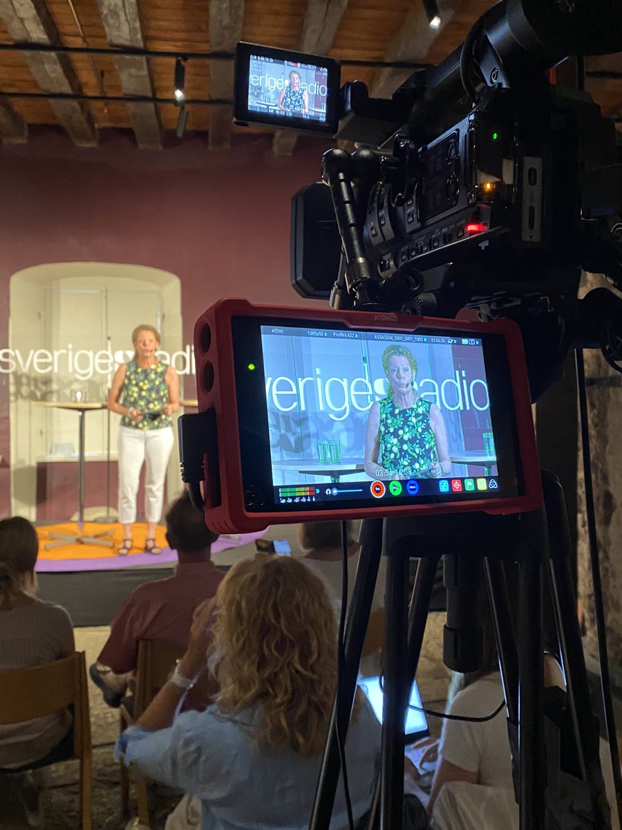 KiAlmedalen's tweet photo. Där går gränsen. Om journalister och influencers m/ @sverigesradio. ”Svårt att veta hur jag ska citera politiker som medverkat i en influencerintervju. Svårt att avgöra om det är en journalistisk intervju eller ett utspel från politikern”, @fouadyoucefi #srfrukost @KiAlmedalen https://t.co/w6WpHhwjDW