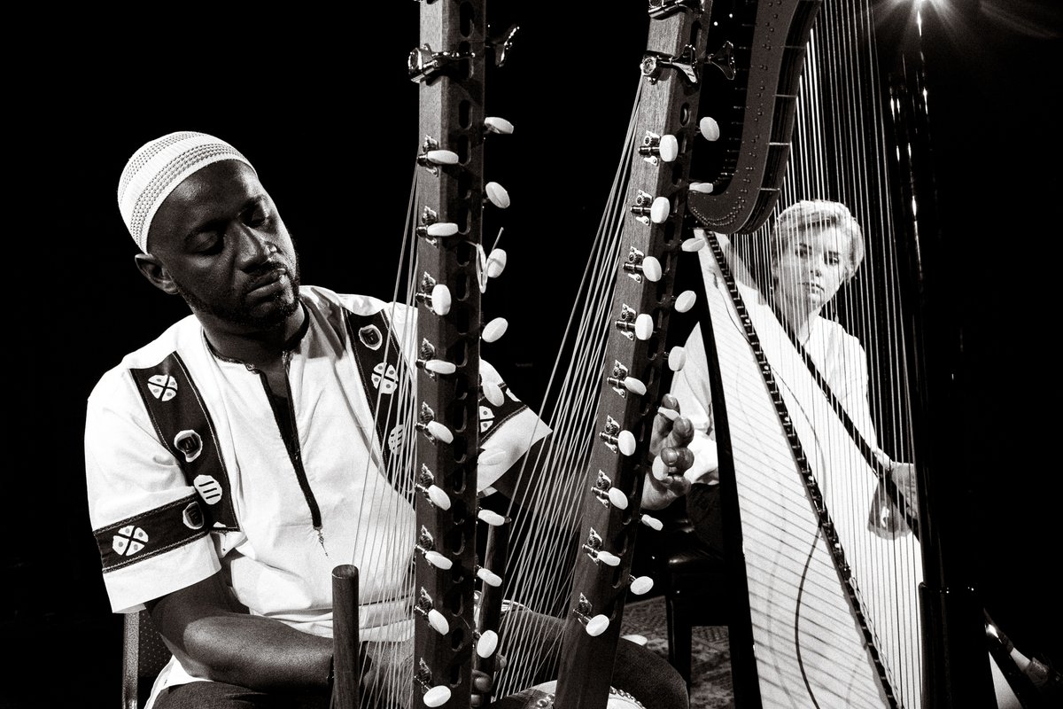 Tonight's Official Folk Albums Chart Show features harpist @CatrinFinch chatting about her new album with <a href="/seckoukeita/">Seckou Keita</a>, plus music from <a href="/buckleyxbutler/">Jessie Buckley & Bernard Butler</a> @hannahrarity <a href="/boohewerdine/">Boo Hewerdine</a> <a href="/Whatsthecrake/">Crake</a> and the latest news from <a href="/TheFolkForecast/">The Folk Forecast</a>.

Watch from 7pm: folkonfoot.com/chartshow