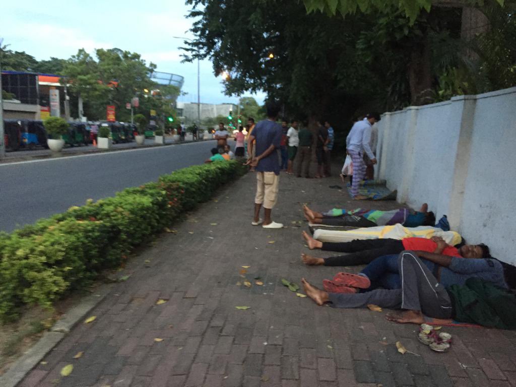 ThyagiR's tweet photo. 5.45am near the IOC Horton place fuel shed. If this Colombo 7, I’ll leave you to imagine the state of the rest of the country. 

Yes, imagine, because we’re effectively in self-imposed lockdown these days, unable to get around much to bear witness ourselves. 

Pics:@artanoma https://t.co/4MbVhEgNbz