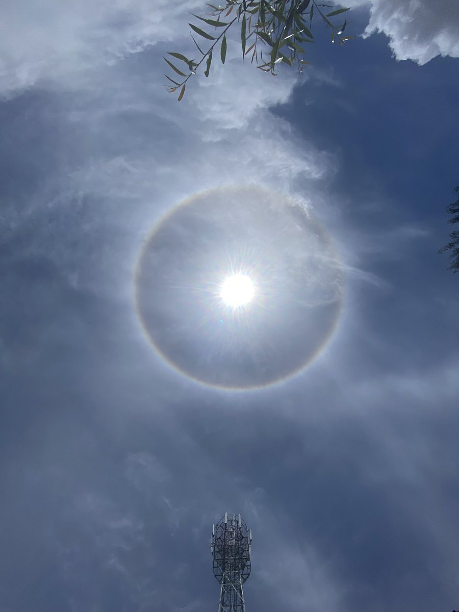 HippieGotra's tweet photo. Yesterday we observed the Halo sun phenomenon in @HippieGotra , Thachi valley 

📷 @kmjubeesh 
#halosun #halo https://t.co/mh5bb5myzZ