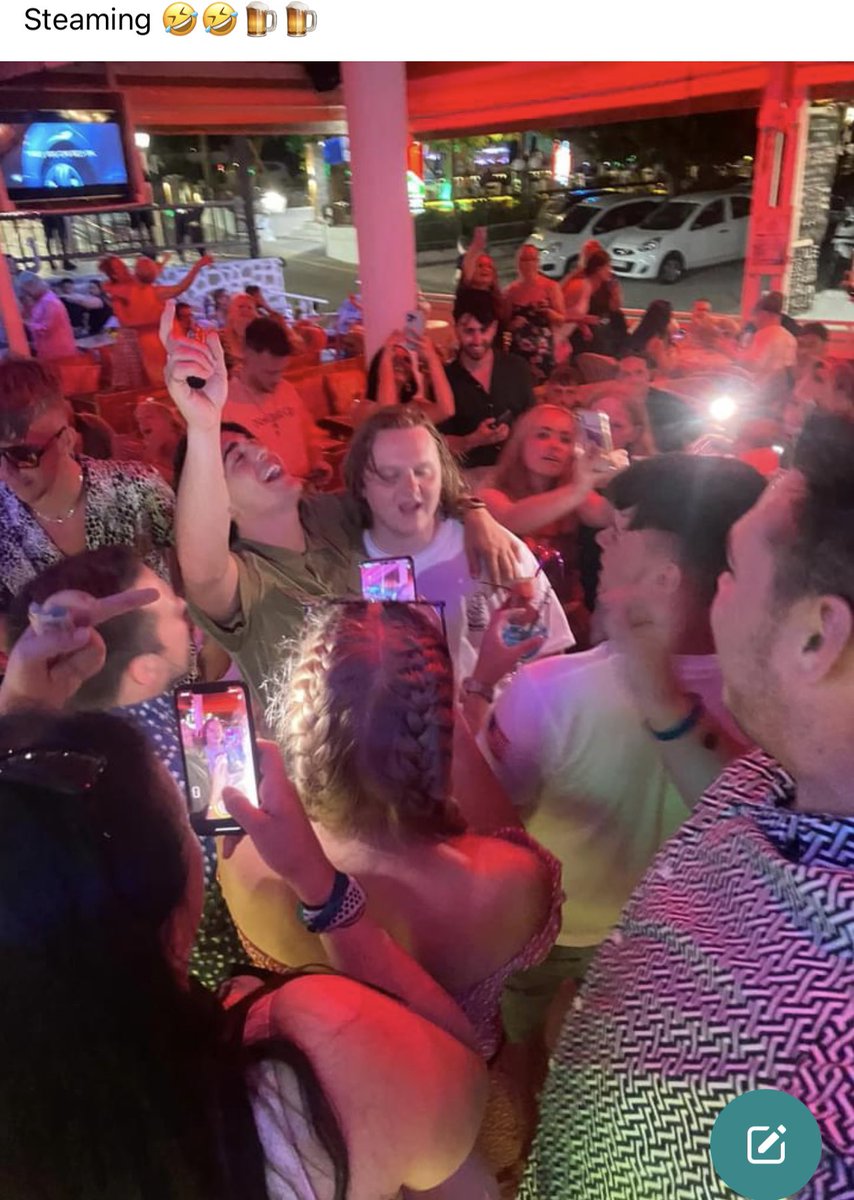 jojodux's tweet photo. About last night - Lewis Capaldi in the bar getting hammered with fans. How sweet. #downtoearth #notadiva #lovethis ❤️ https://t.co/lZ6Nv0TvLX