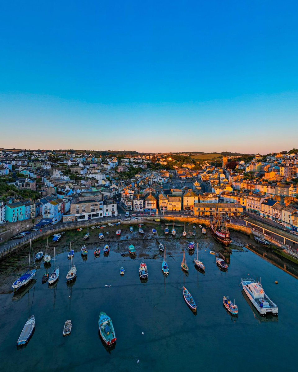 Another fab shot of #brixham by #MarkSanders - check out Fishtown on Facebook - it’s a lush day - #harbourlife