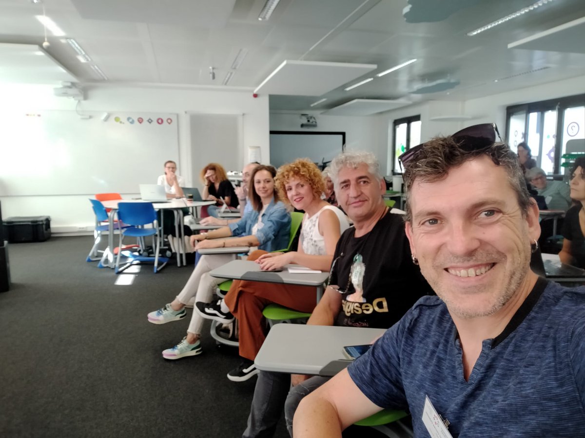 VeronicaEngT's tweet photo. Day 2 @CEIPJuan23Zafra @EUErasmusPlus @sepiegob @fcl_euschoolnet @CPR_Zafra #FCL @eTwinning_es @eTwinningEurope https://t.co/rraqff0md1