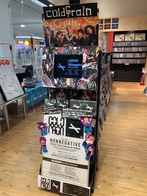 vanda_tsuchiura's tweet photo. 結成15周年を迎えるcoldrainの最高傑作"NONNEGATIVE"本日入荷!!!!へヴィで、エモくて、メロディアスで、とにかくかっこいい一枚です。"ラウドロックは好きですか!!" #coldrain #NONEGATIVE https://t.co/17kGVpMkep